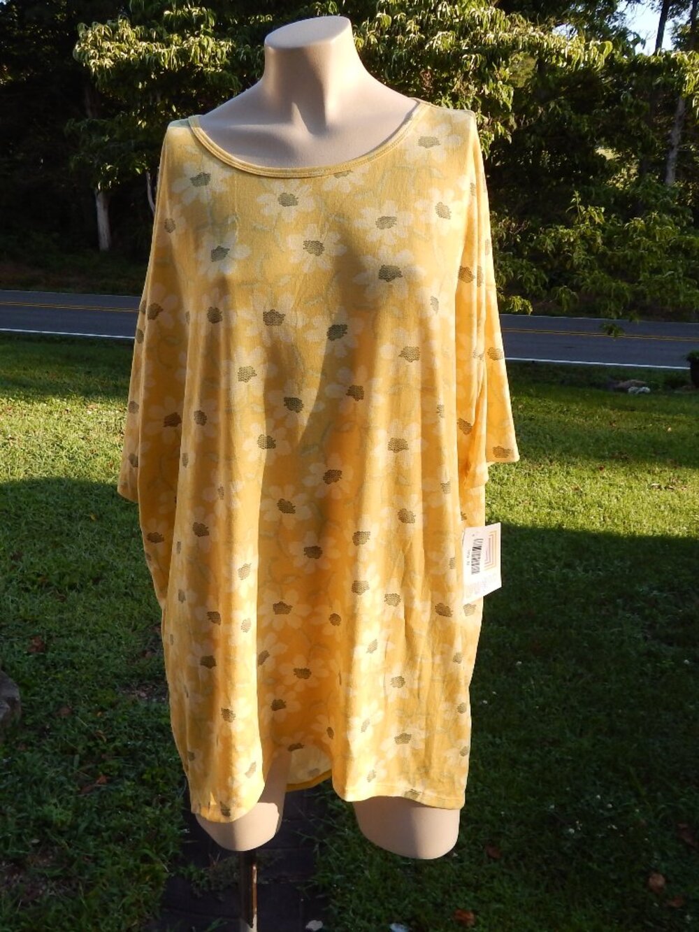 LulaRoe Womens Irma Shirt Size Medium New with Tags